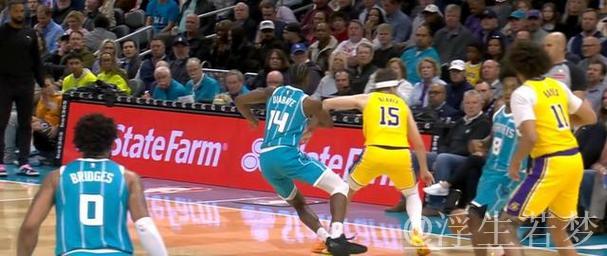 布里奇斯手感火热弧顶三分再中,单节狂揽16分 布里奇斯手感火热弧顶三分再中,单节狂揽16分